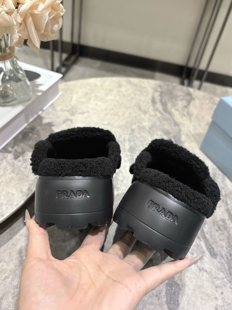 Pra*a slippers